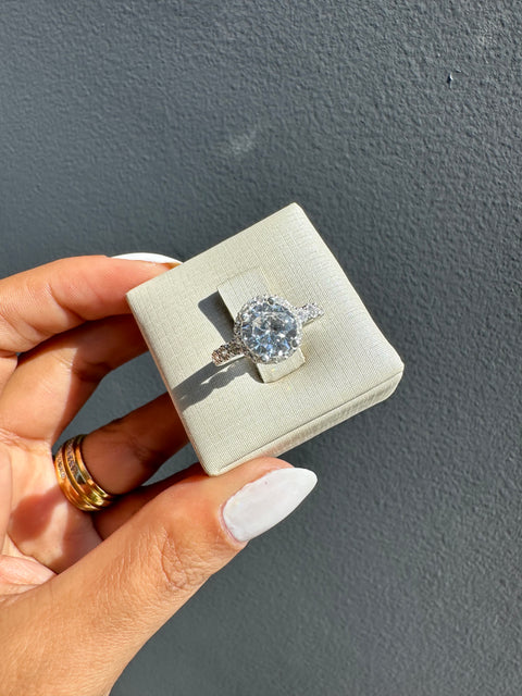 Anel de Prata Maxi Solitário Elisabeth